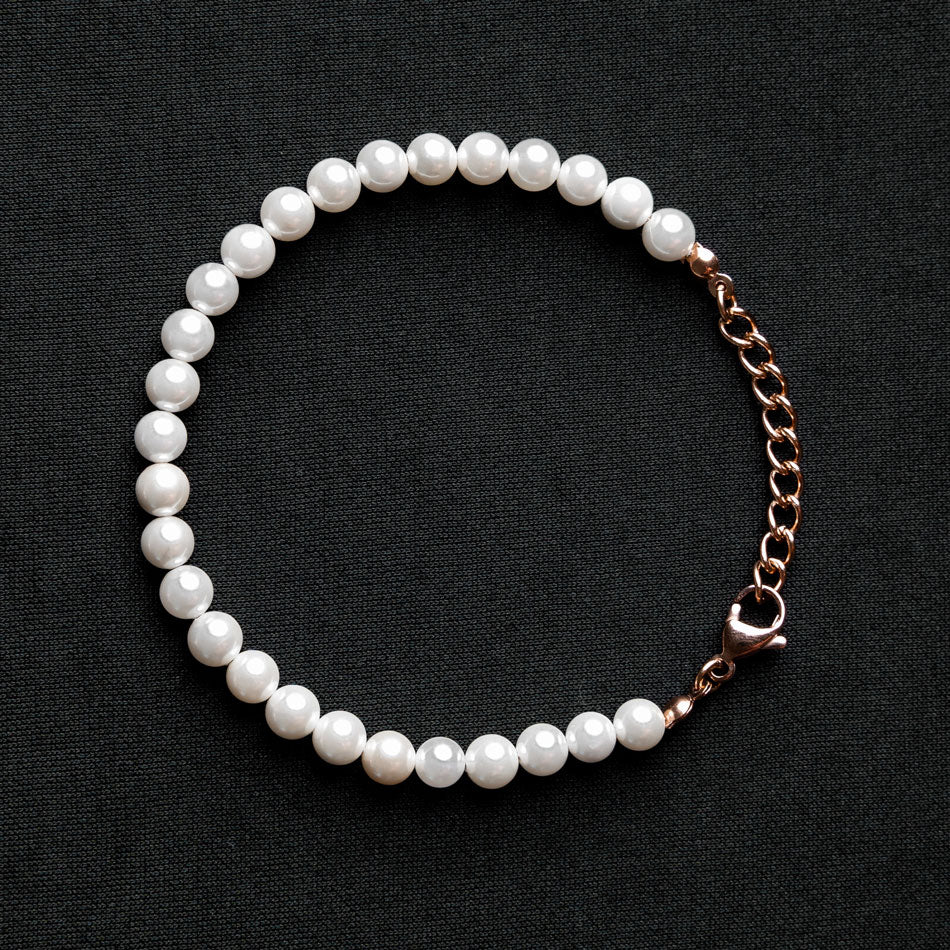 Our Pearl Bracelet with Rose Gold Hardware has been crafted using polished white pearls, along with the finest rose gold chain to hold it all together.